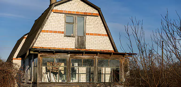 Types of Houses We Buy Without Repairs in Manhattan, NY