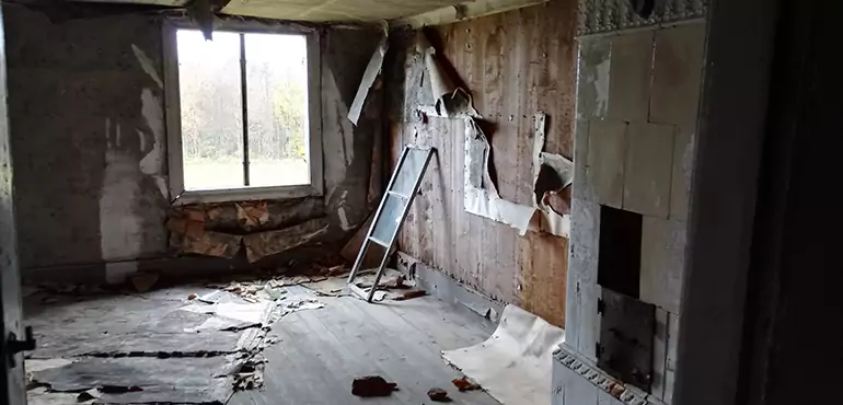 Why Selling a Distressed House Through Traditional Methods Fails in Manhattan